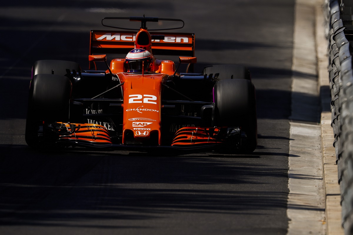 Button büntetést kapott Wehrlein „felborításáért”