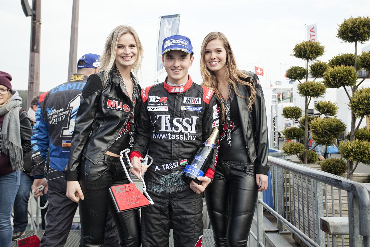 Fantasztikus rajt után dobogóra állt Tassi Attila, a HELL Racing Team pilótája