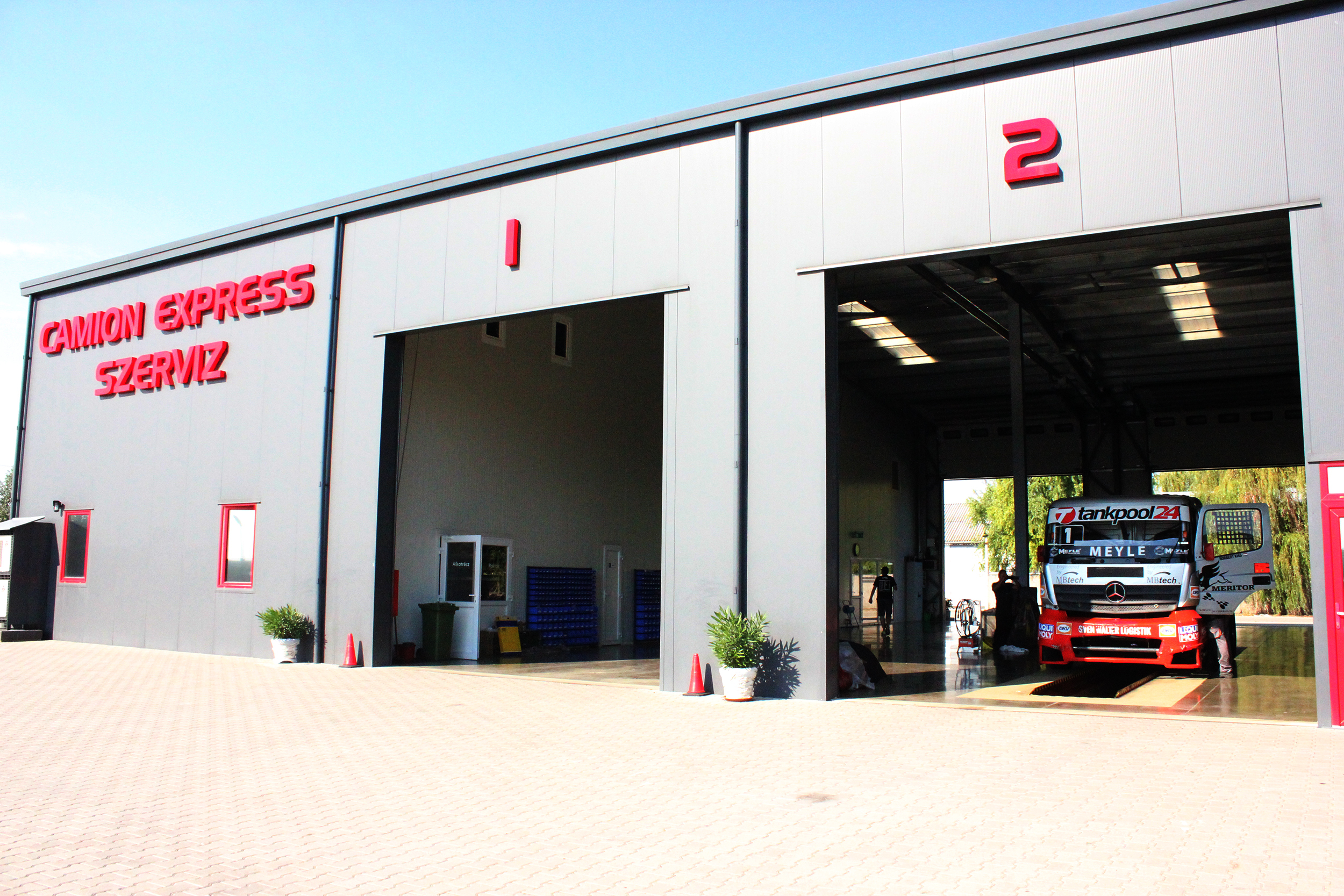 A Camion Express Szerzviz Kft. idén is folytatja együttműködését Kiss Norbert kamionversenyzővel