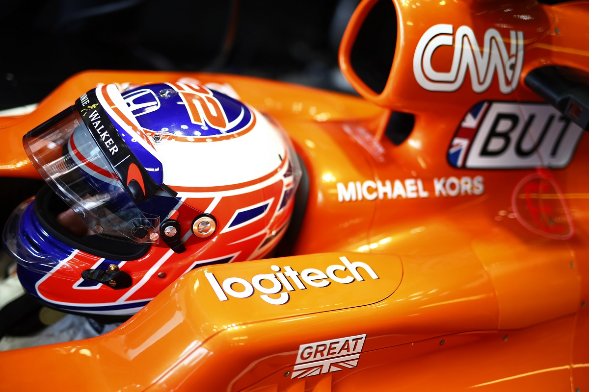 Button azzal ijesztgette Alonsót, hogy belepisil az autójába