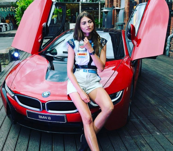 Versenyző-overál hatású női ruhák