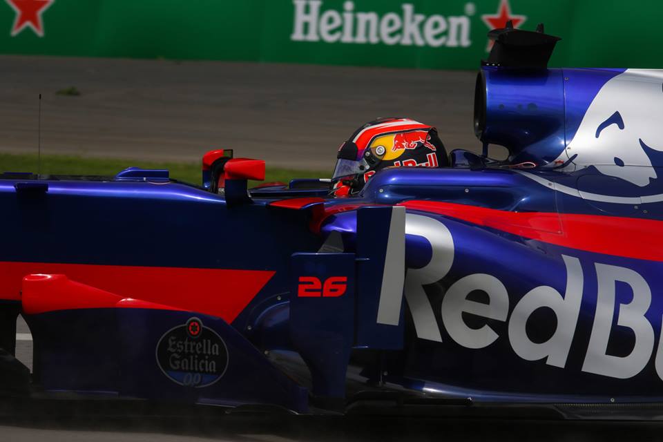 Kvyat „idióták gyülekezetének” nevezte az F1-es versenybírákat