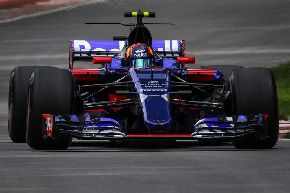 Sainz három helyes rajtbüntetést kapott Bakura