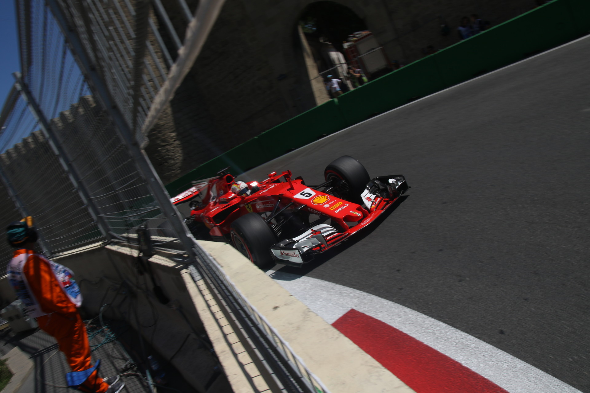 Az FIA sportbíróságán köthet ki Vettel?