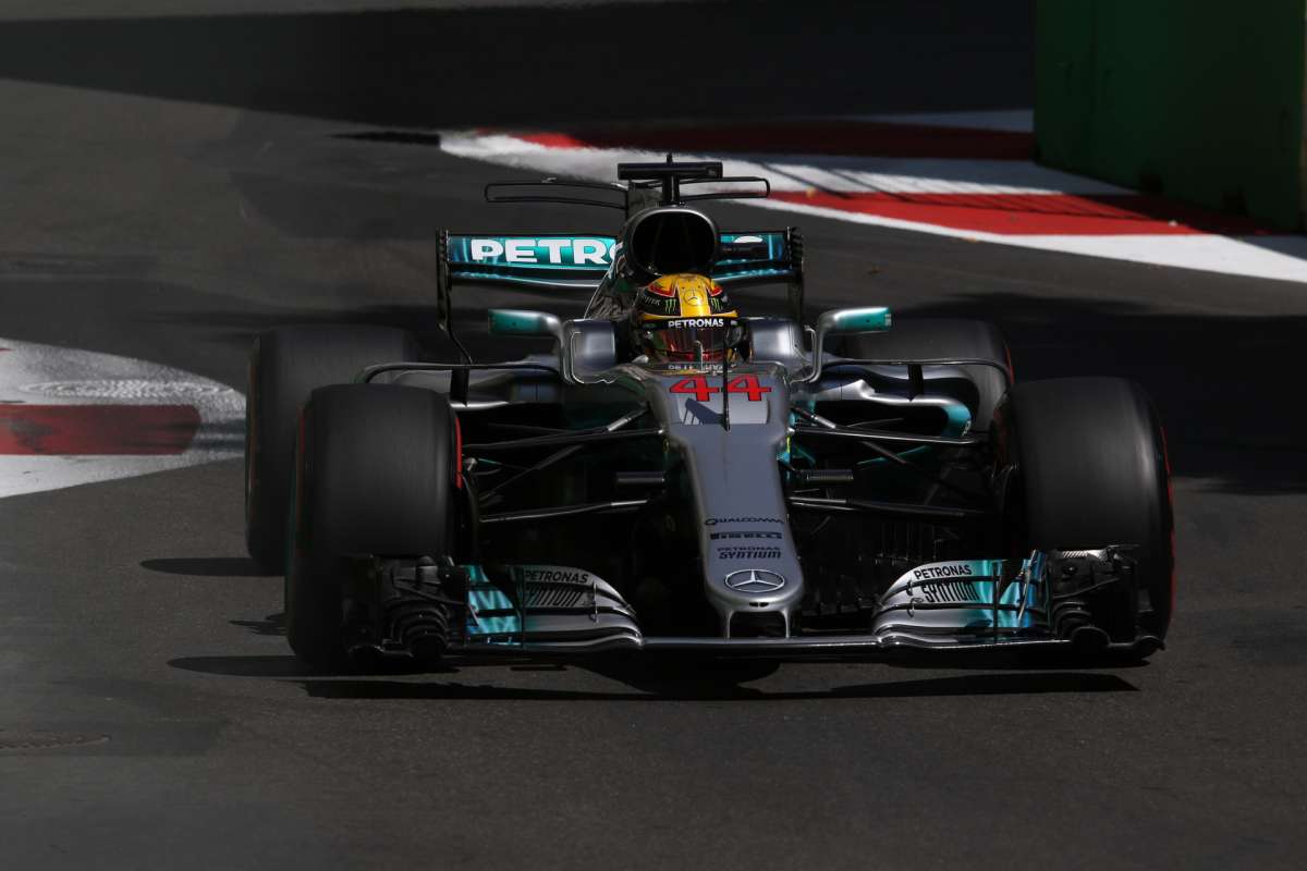 Változtat fejtámláján a Mercedes