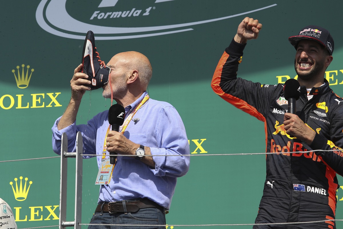 „Picard kapitány” örömmel ivott Ricciardo cipőjéből
