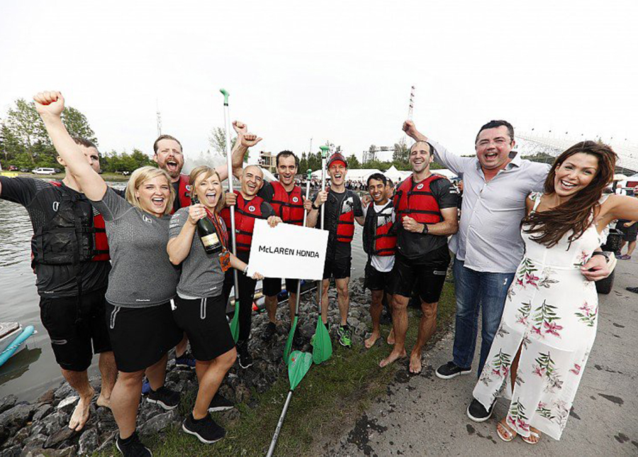 Győzelemmel zárta a szombatot a McLaren