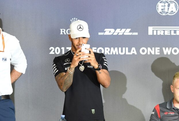 Hamilton, telefon, mobil, Snapchat