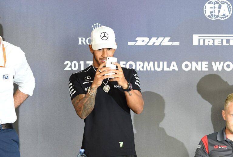 Hamilton, telefon, mobil, Snapchat