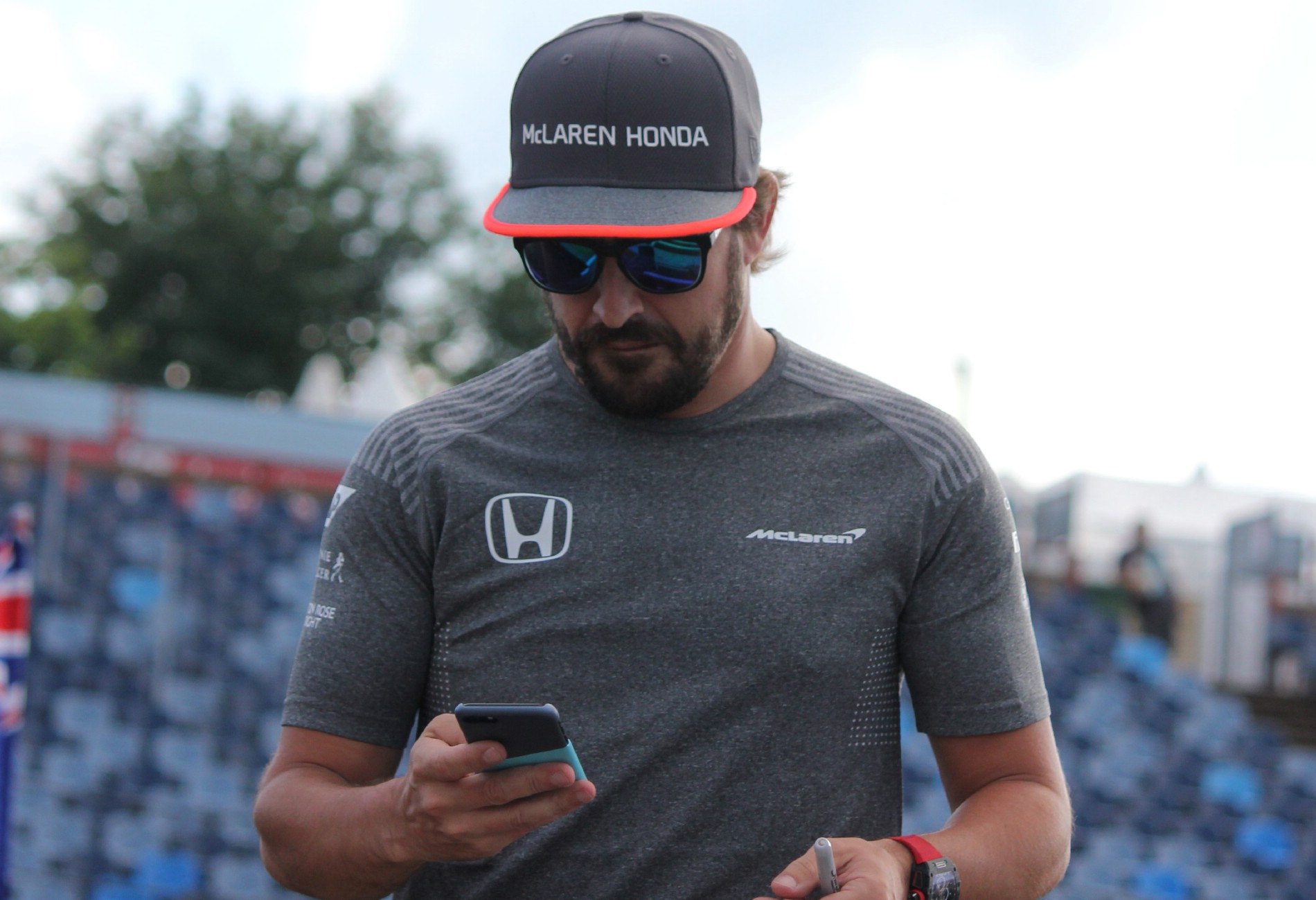 Alonso még mindig tanulmányozza csapatát