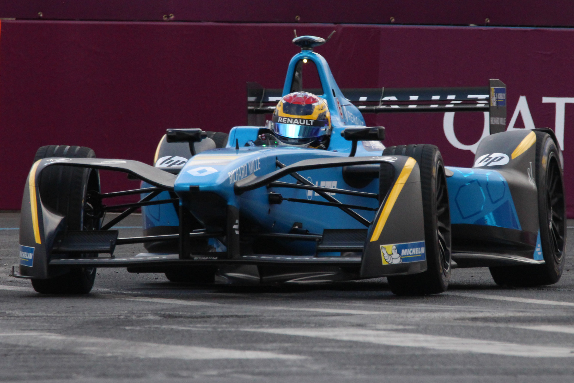 Buemi mindenkinek beszólt