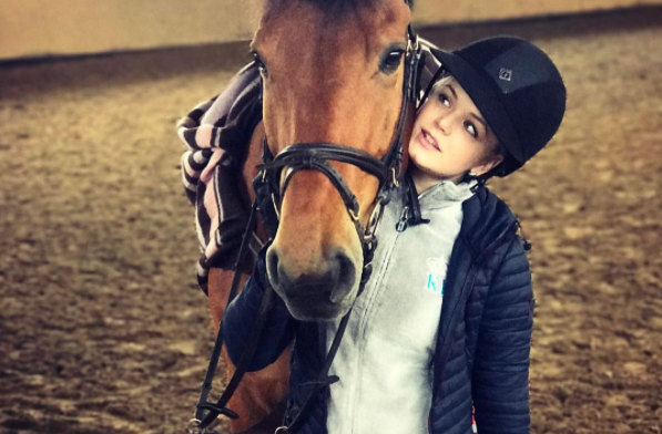 Emilia Bottas lovaglásra cserélte az úszást