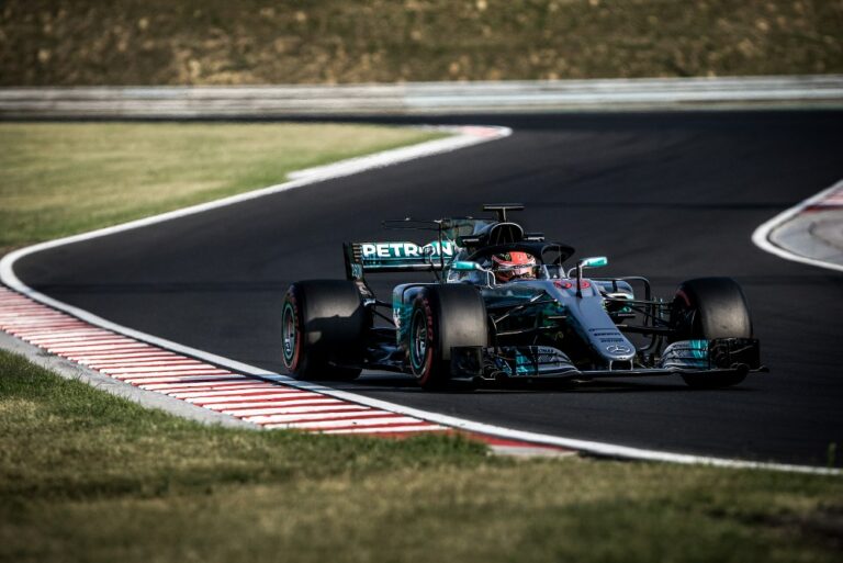 Russell, Mercedes, halo