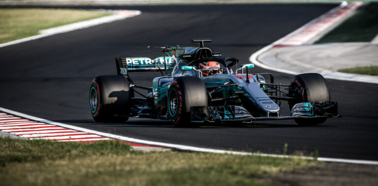 Russell szerint elképesztőek a hiperlágy gumik