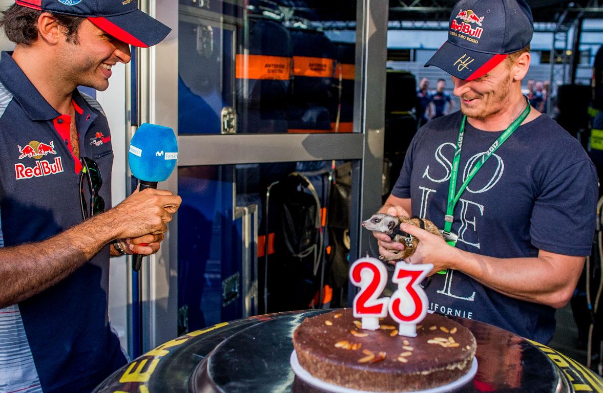 Carlos Sainz nagyon cuki ajándékot kapott