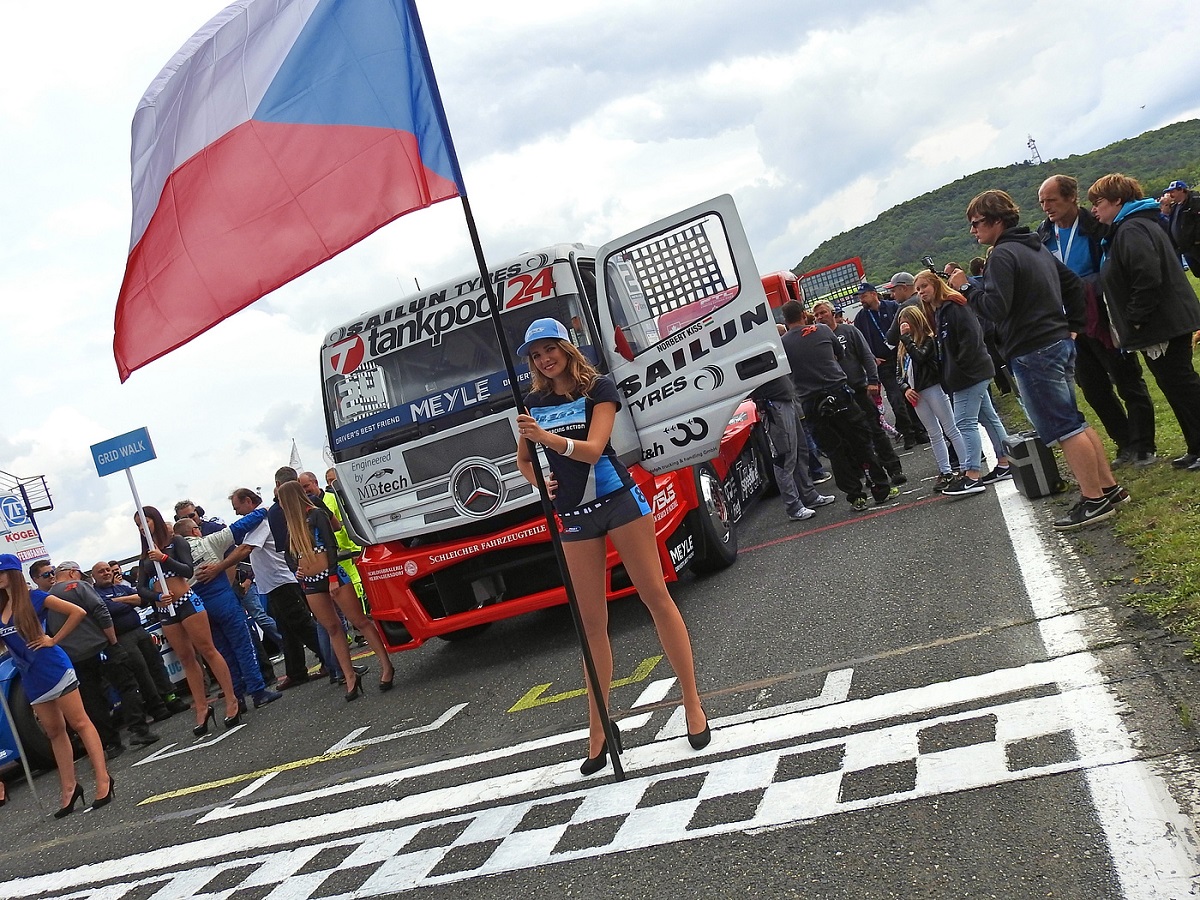 Kiss Mostban is dobogón, majd kiállt a második futamon