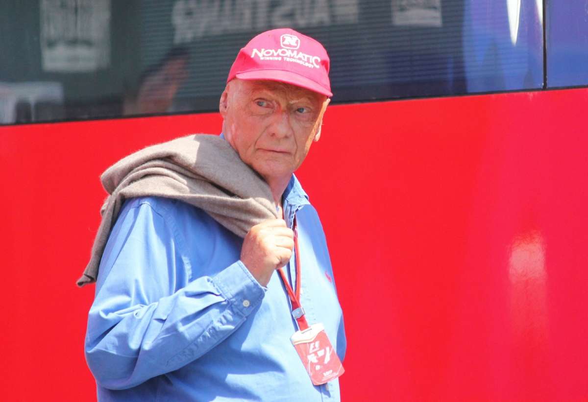 Lauda: A Ferrari az esélyes Szingapúrban