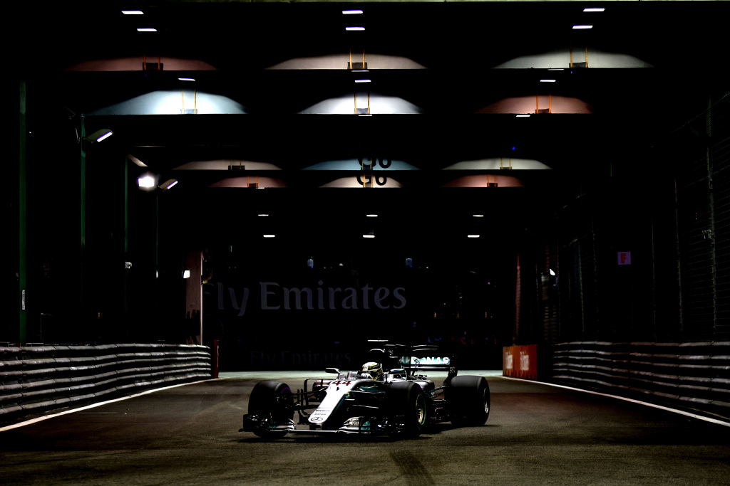 Lowe együttérez a Mercedesszel