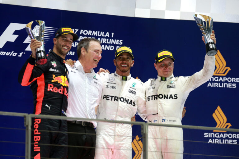 Ricciardo, Vettel, Hamilton, gázos