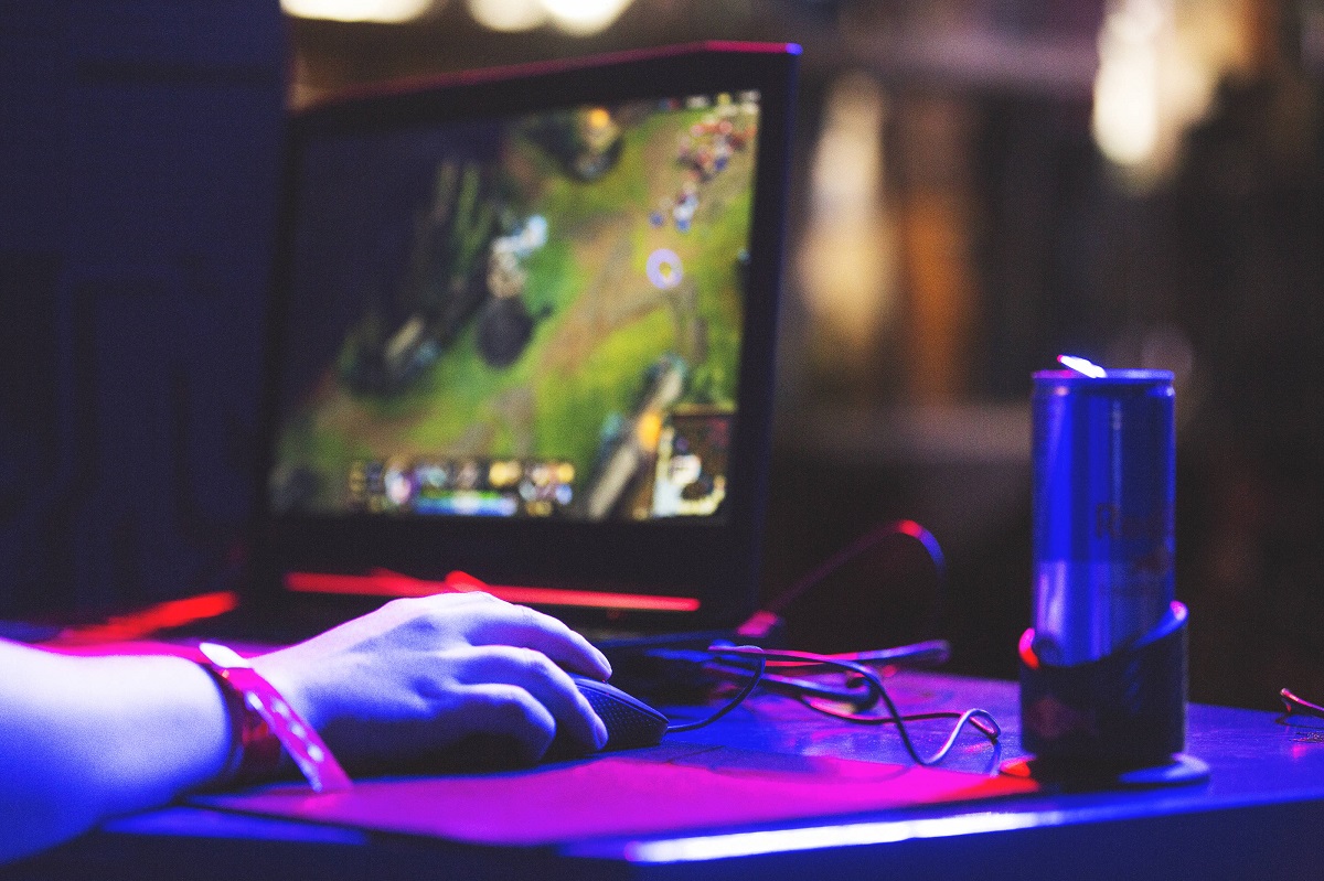 Gamerekből informatikusokat képezne a Gábor Dénes Egyetem