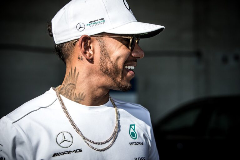 Lewis Hamilton, Palvin Barbi