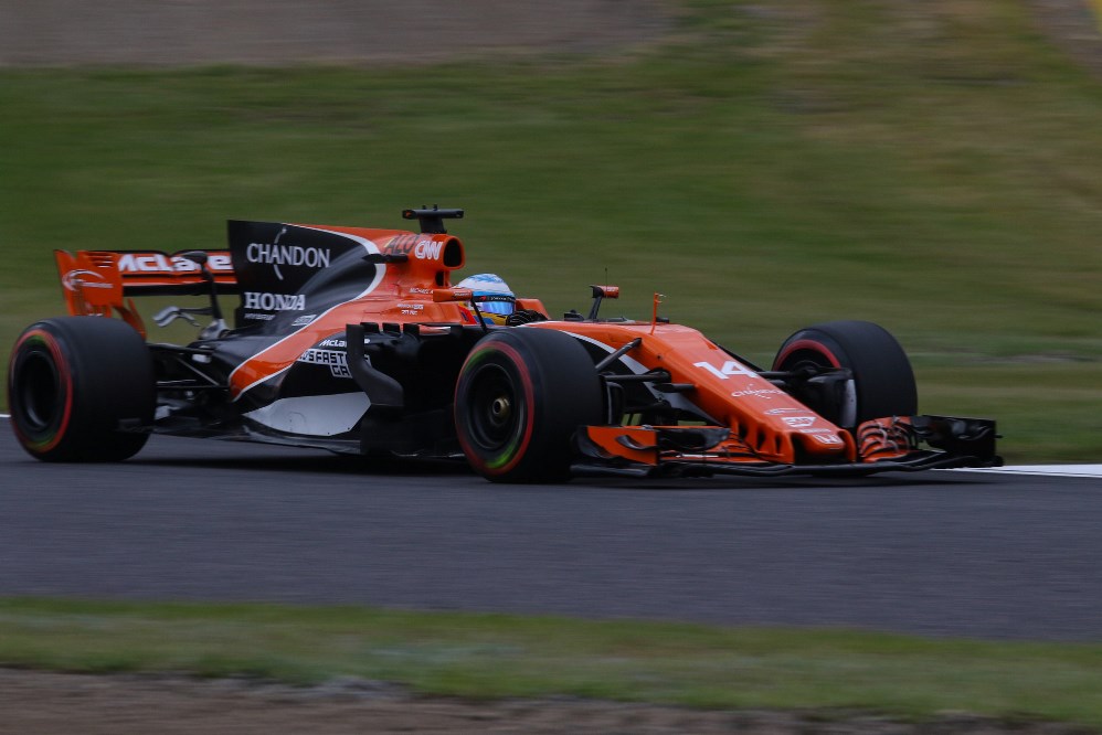 Alonso megrovást kapott a kék zászlók miatt