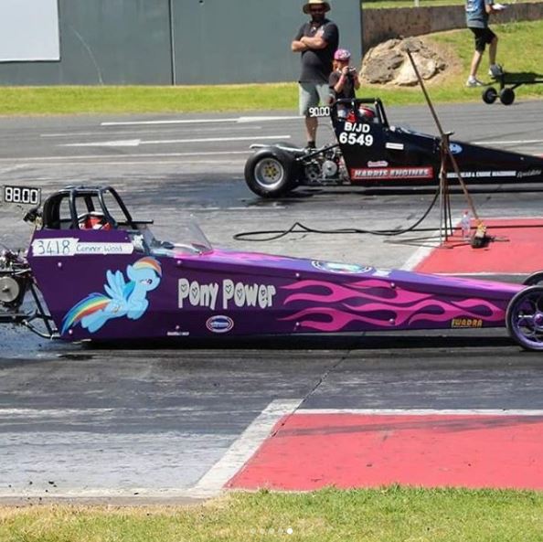 Nyolc éves kislány halt meg egy dragversenyen