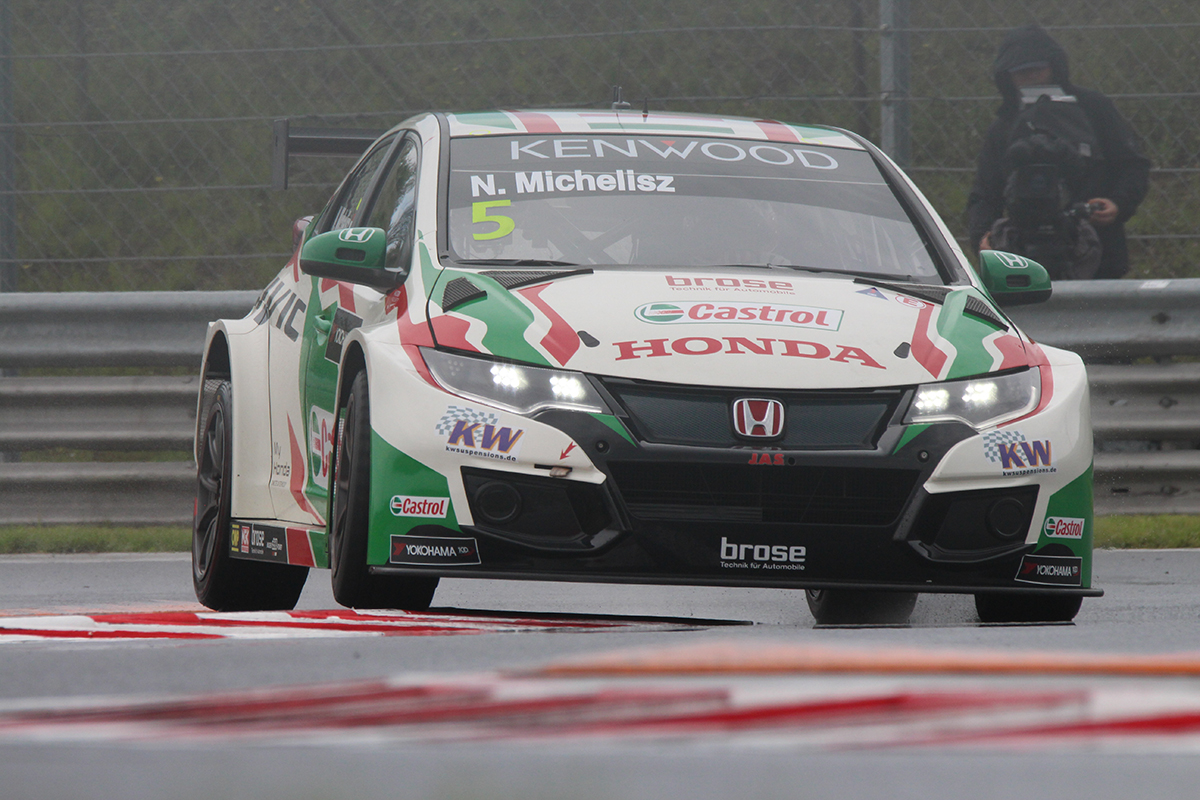 Figyelem, a WTCC szezonzáró versenyei pénteken lesznek!