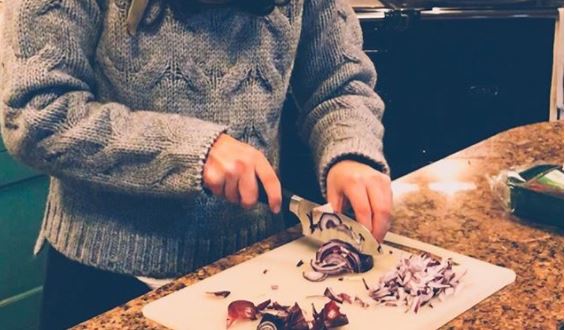 Versenyzői hagymapucoló trükk