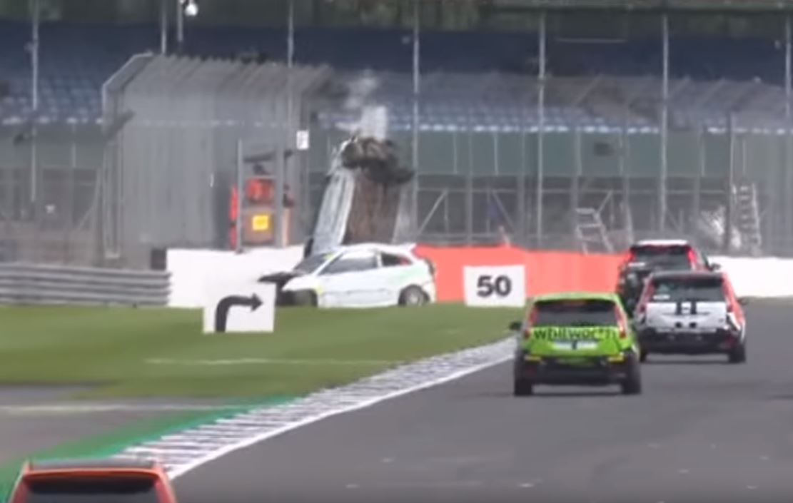 Kiütőcskét „játszott” két Ford Silverstone-ban