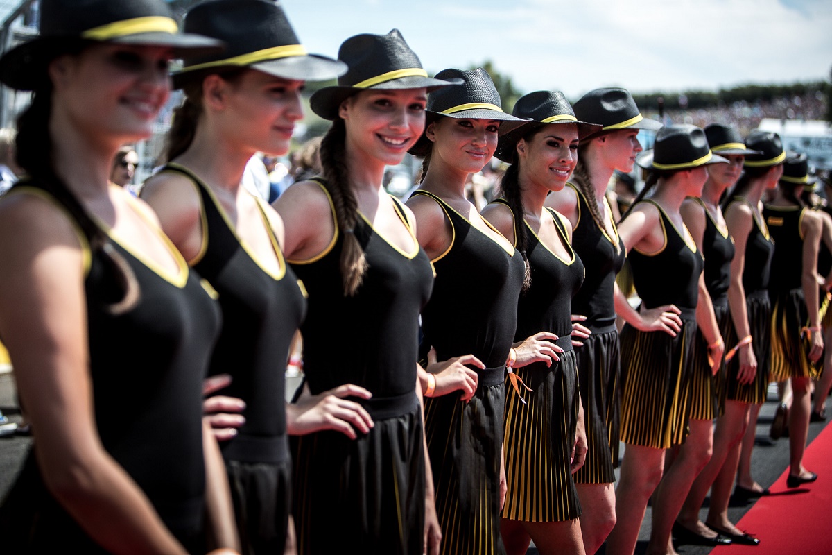 Vége: Nem lesz több grid girl a Forma-1-es versenyhétvégéken!