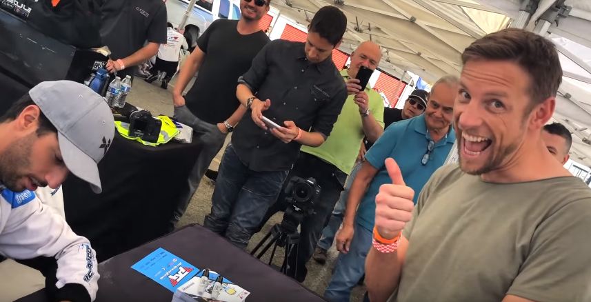 Humorban gazdag szülinapja volt Jenson Buttonnak