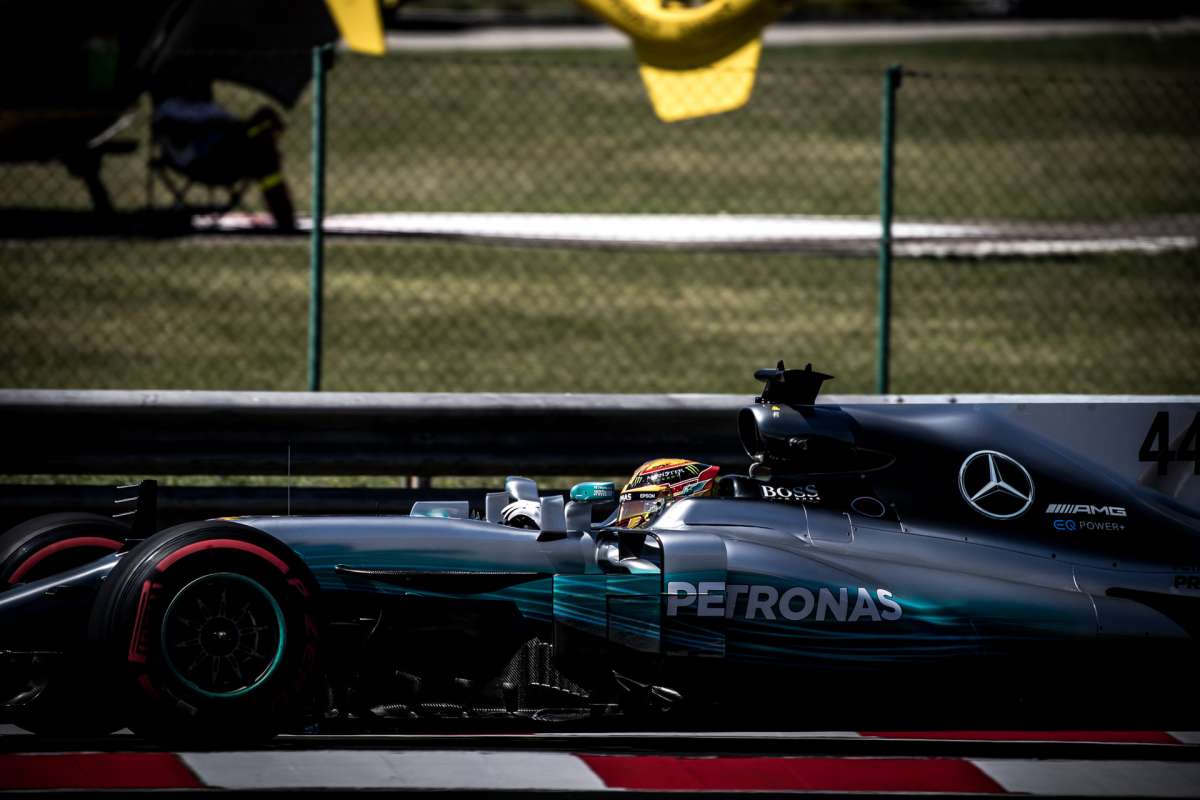Hamilton nem rajong a modern pályákért és a nagy bukóterekért
