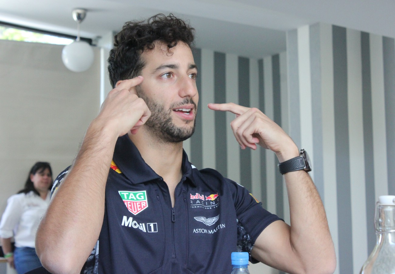Daniel Ricciardo titkos élete: léggitár, ejtőernyőzés, satöbbi