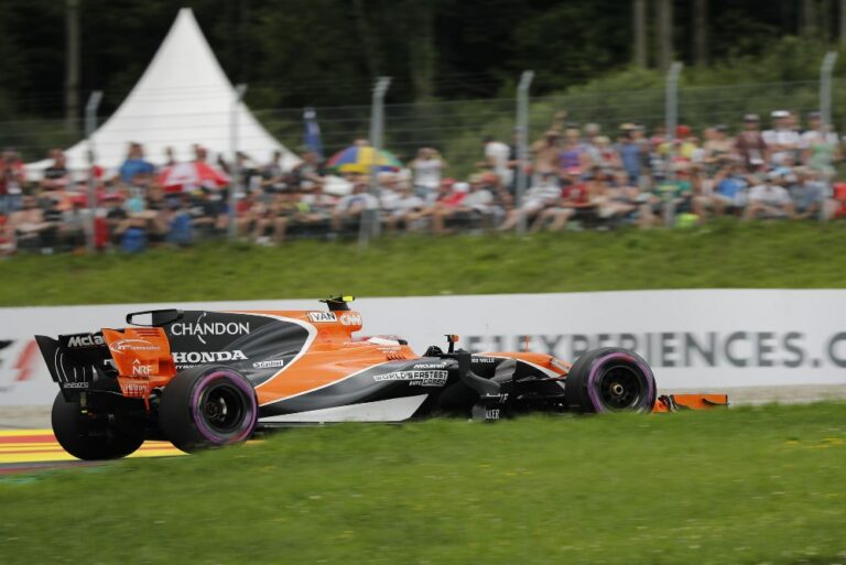 Vandoorne, McLaren
