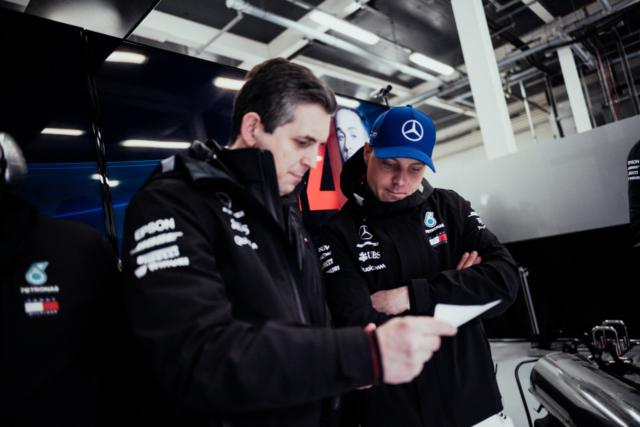 Hamilton és Bottas, teljes harci díszben