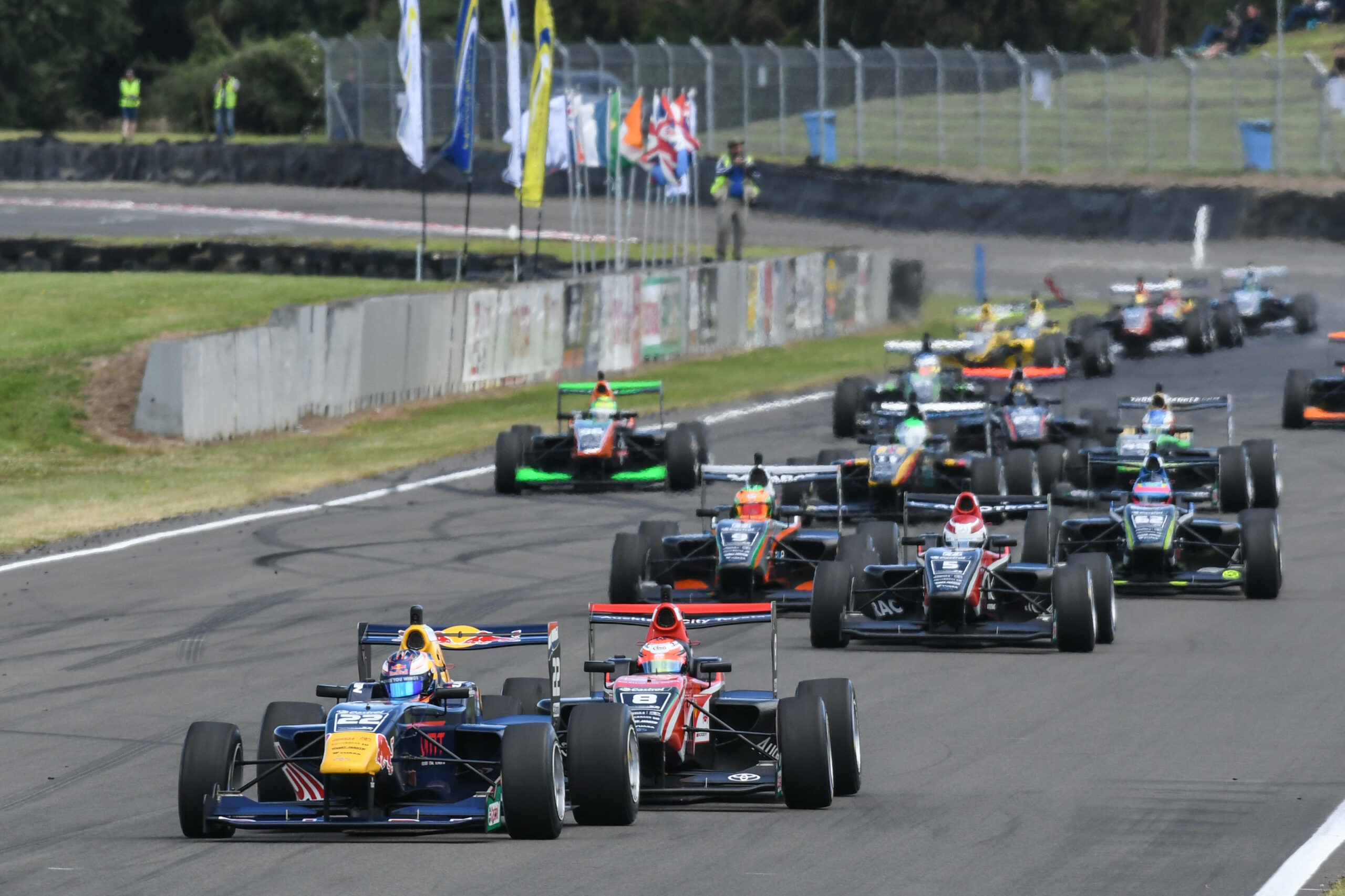 Kenny Smith, 76 évesen a Toyota Racing Series mezőnyében!