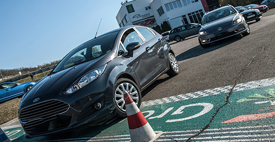 Több mint ezren vehetnek részt ingyenes vezetéstechnikai tréningen