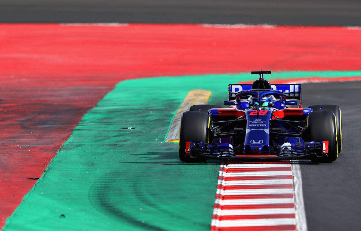 Hartley: Az F1 rossz példát mutat a rázókövek használatával