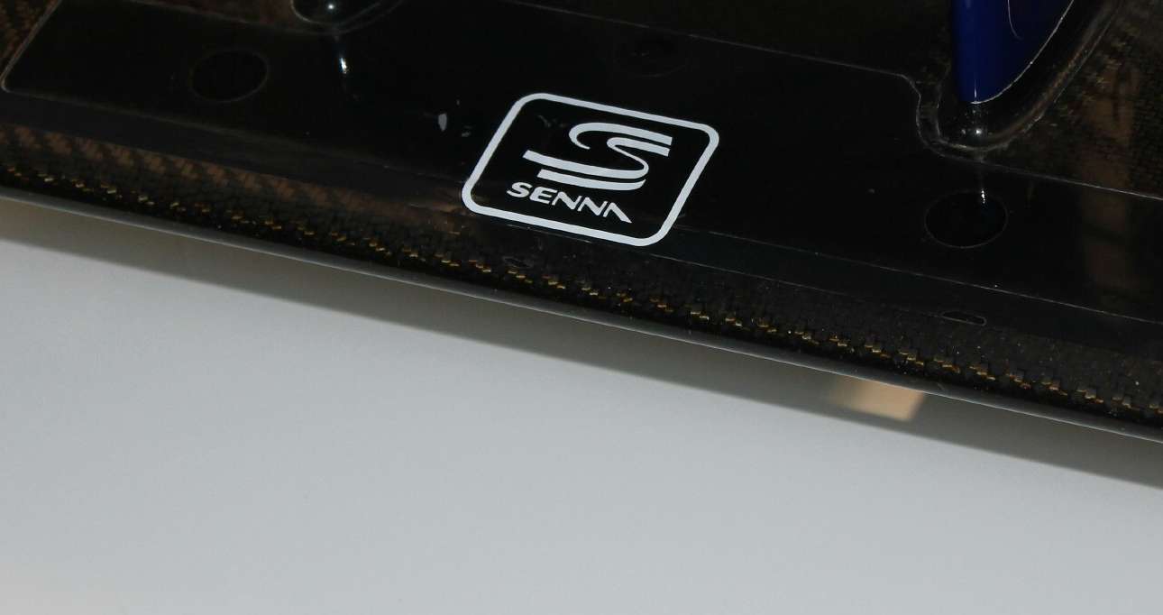 Vegyél eredeti 1990-es Ayrton Senna bukósisakot!