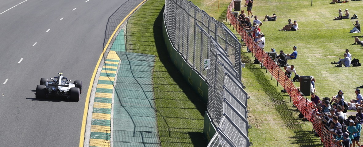 Damon Hill összekapott a Mercedesszel Twitteren