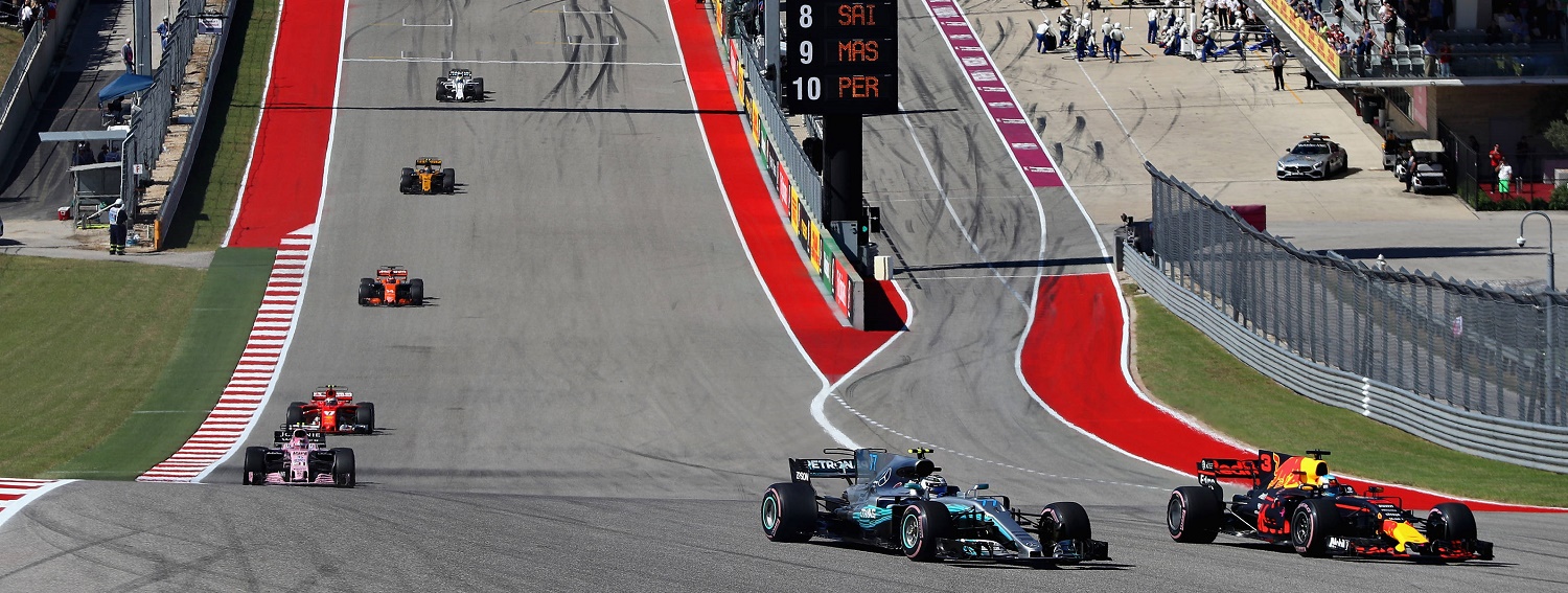 A főnök feleségének kérésére kellett megválni a grid girlöktől!