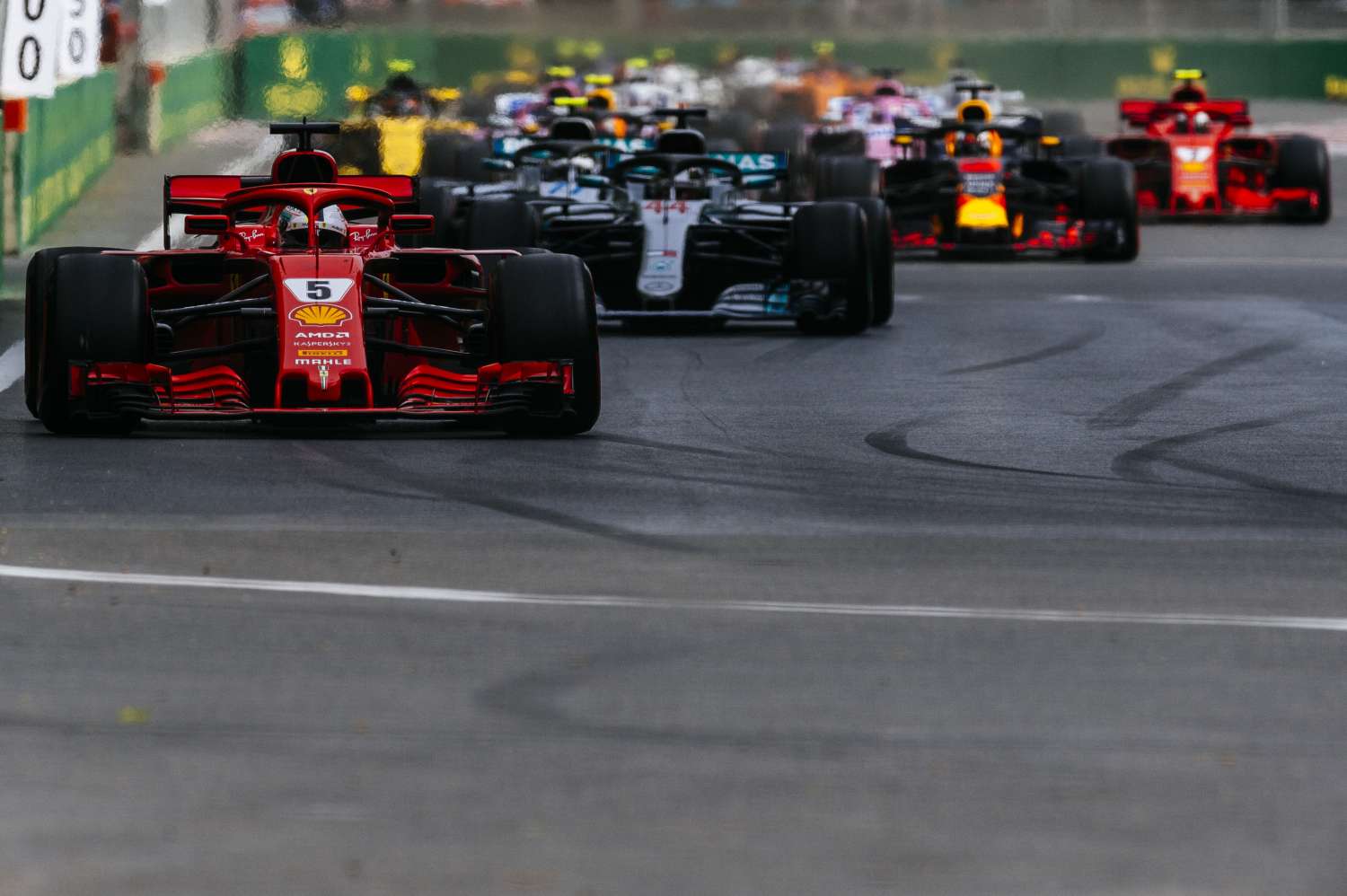 Hamiltonnak nem tetszett Vettel viselkedése az újraindításnál