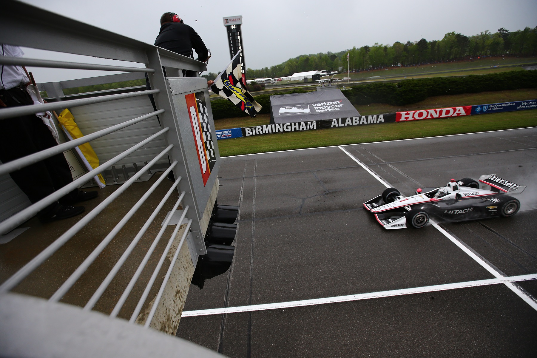 Newgarden nyert hétfőn