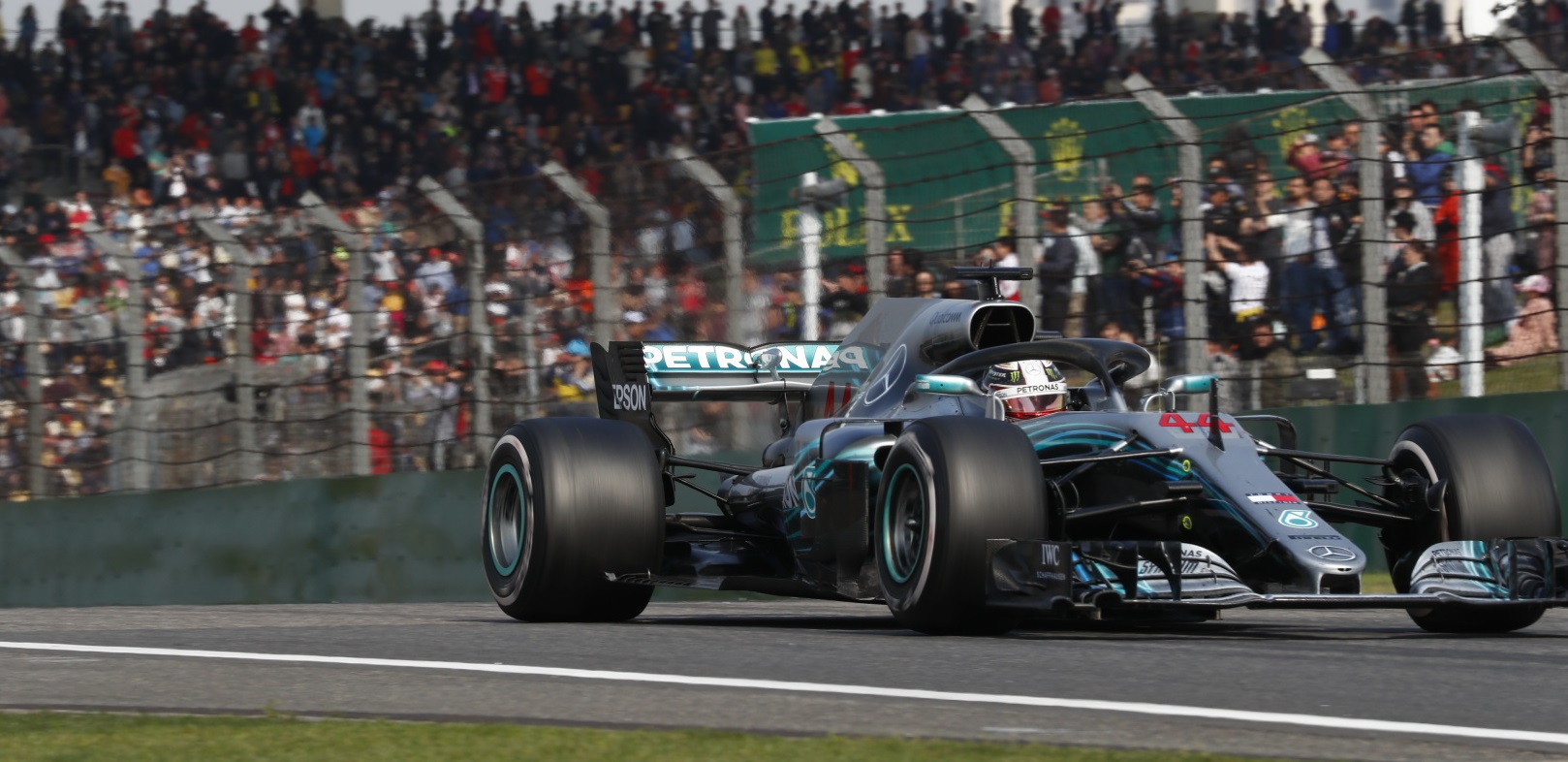 Hamilton attól tartott, hogy ő is összeakad Verstappenékkel