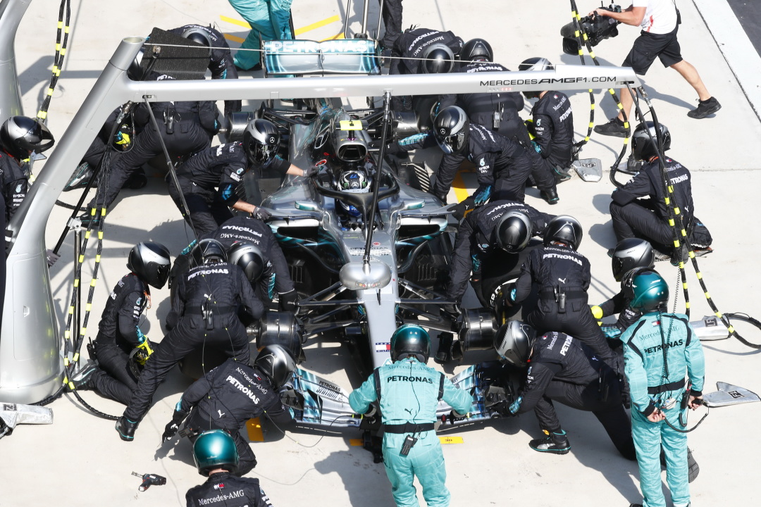 A Mercedes állítása szerint megdöntötte a kerékcsererekordot