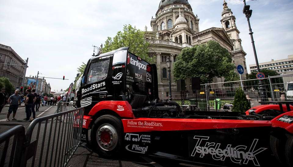 Fekete fenevad lett Kiss Norbi 2018-as versenykamionja!