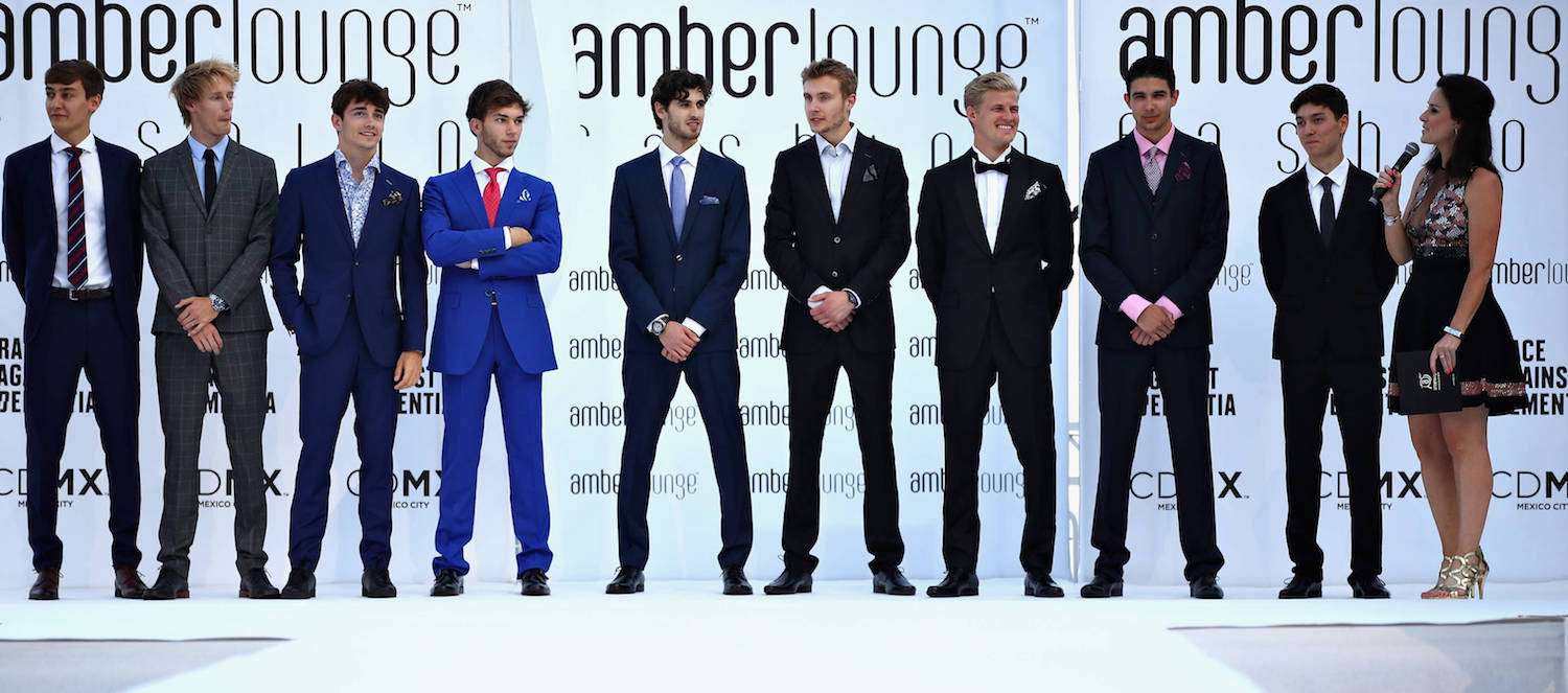 Öltönybe bújtak a versenyzők az Amber Lounge Fashion Show-n