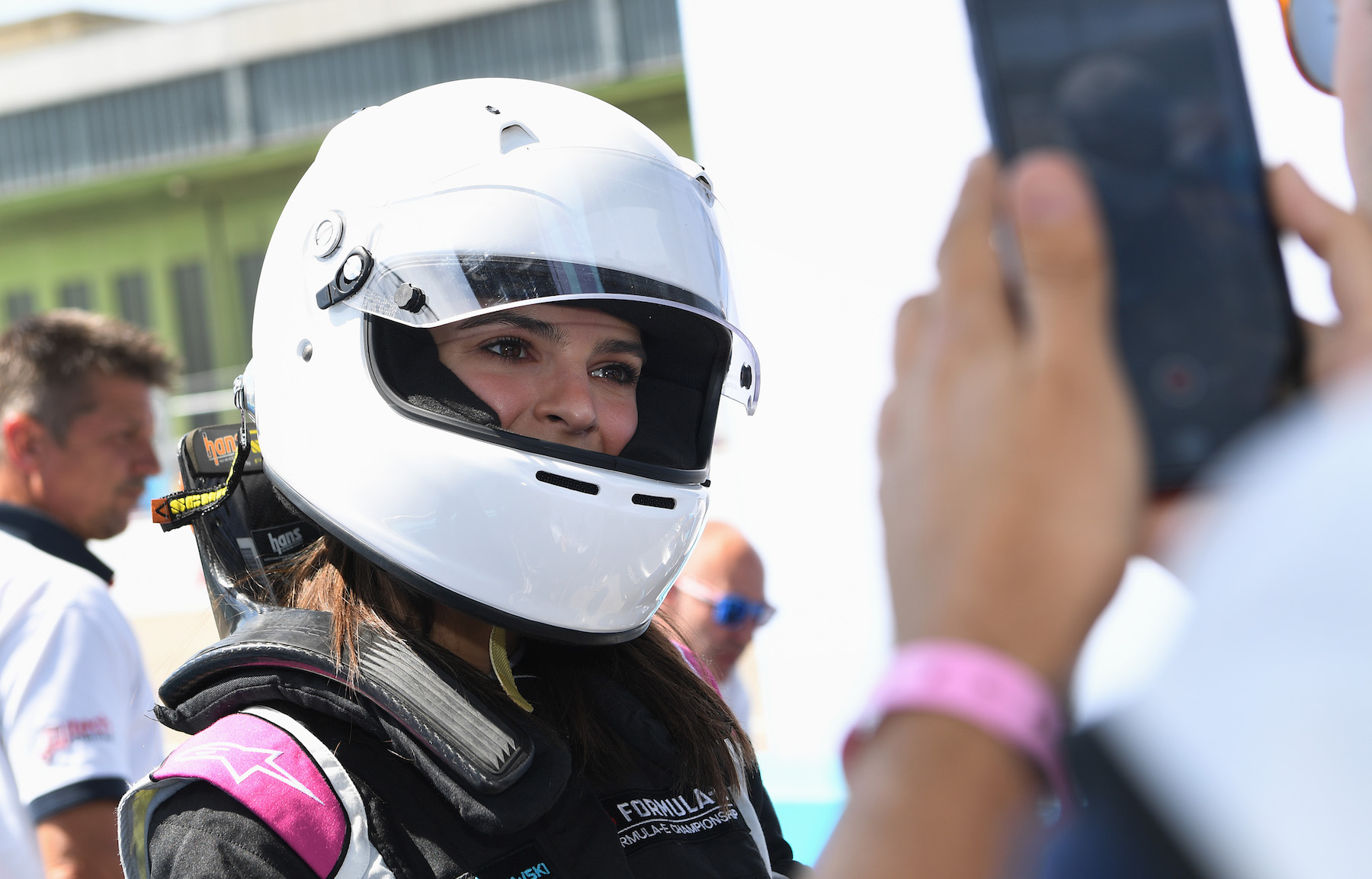 Emily Ratajkowski Formula E autót vezetett!