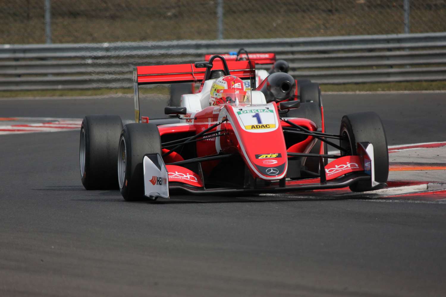 Zhou, a Formula 3 European első kínai győztese!